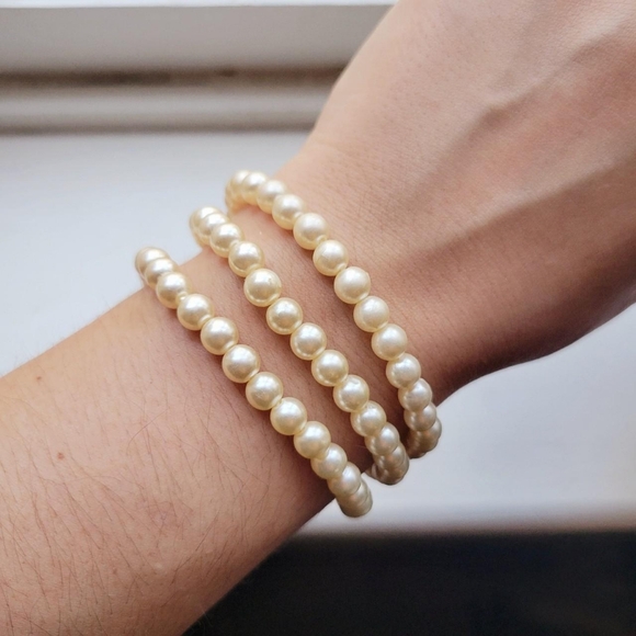 Vintage Faux Pearl Layer Bracelet & Necklace - Picture 3 of 8